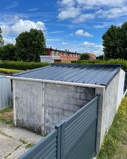 Toiture amiante rénovée en toiture bac acier + remplacement des chevrons
