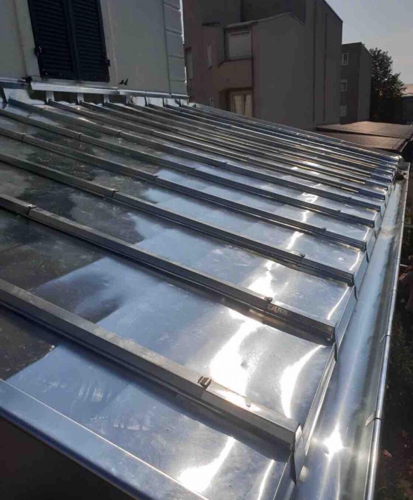 Terrasse à tasseaux en zinc + pose de gouttière zinc